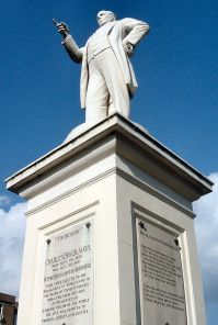 Charles Bradlaugh's statue